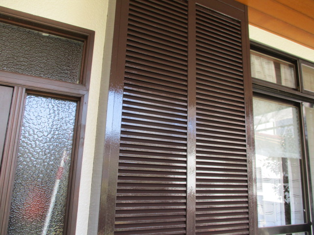 戸袋の上塗り塗装が終了しました