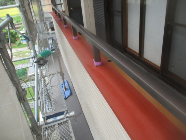 笠木にさび止めを塗装しました