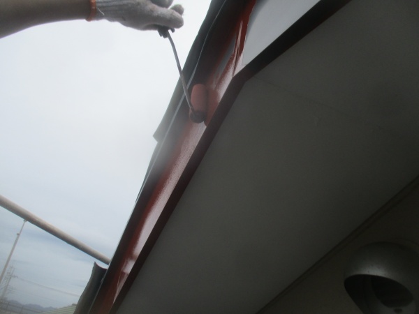 破風板金のサビ止め塗装中です