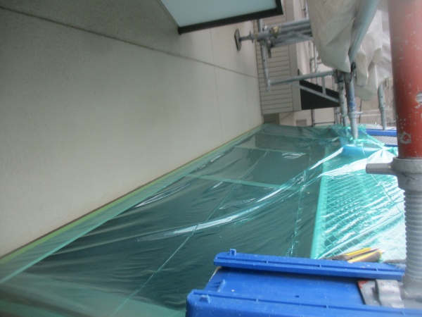 下屋根の養生をしました