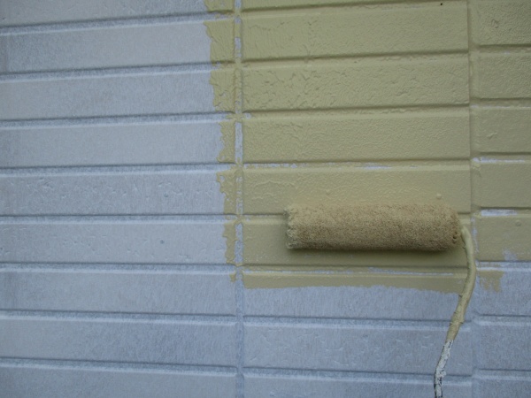 中塗り塗装中です