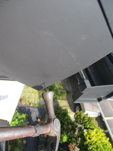 スクリュー釘で固定しました