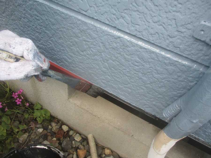 壁水切りの中塗り中です