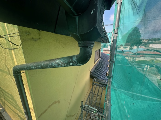 雨樋の交換前です