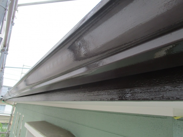 軒樋の上塗りが終了しました