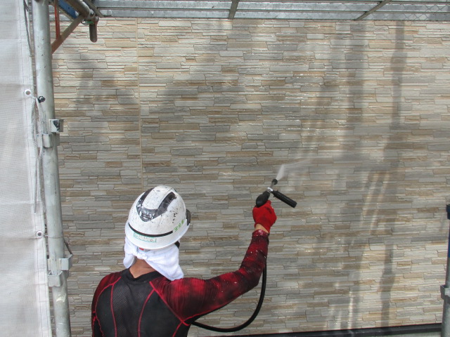 幕板より下を洗浄中です