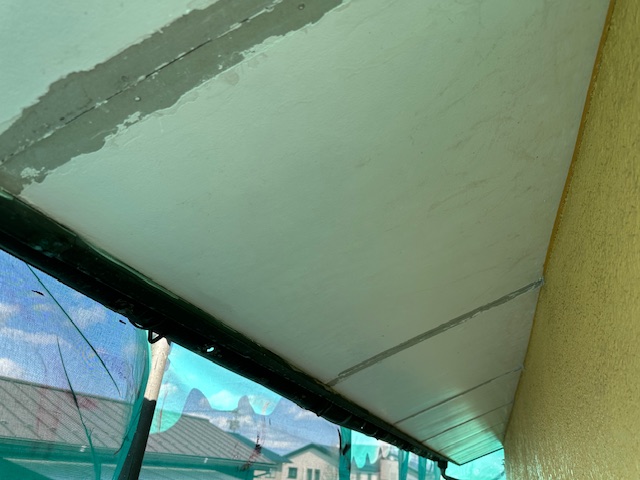軒天の剥がれです