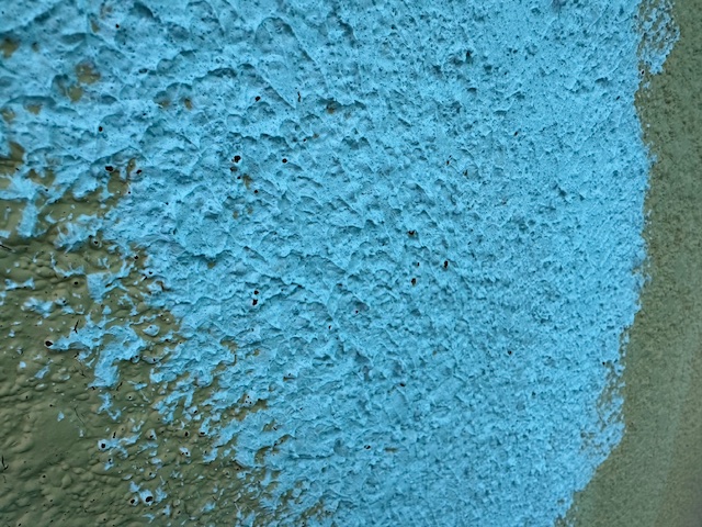 外壁面の柄付け中です