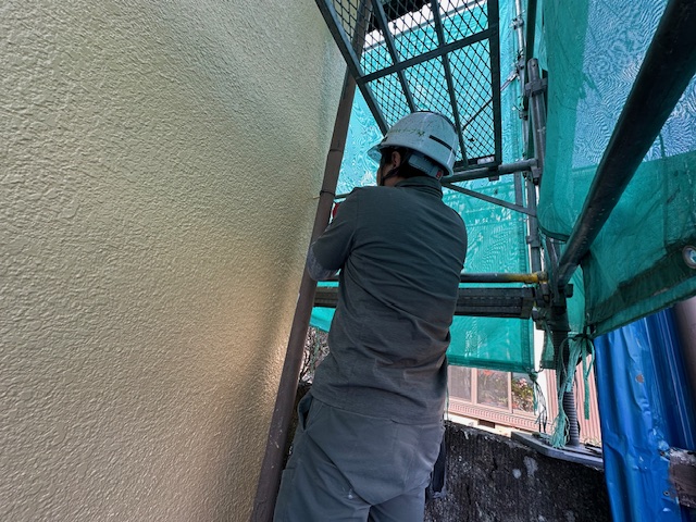 竪樋の撤去中です