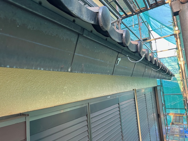 軒樋金具を取り付けました