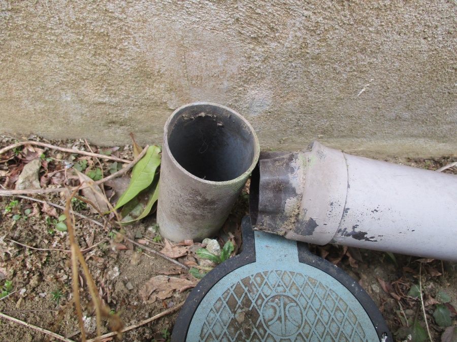 縦樋を撤去しました