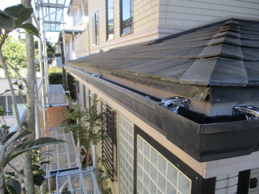 軒樋の傾斜の調整をしました