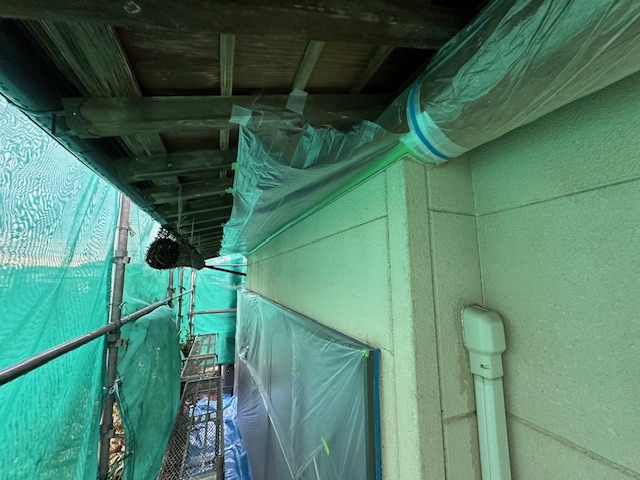 軒天取り合いの養生が終了しました