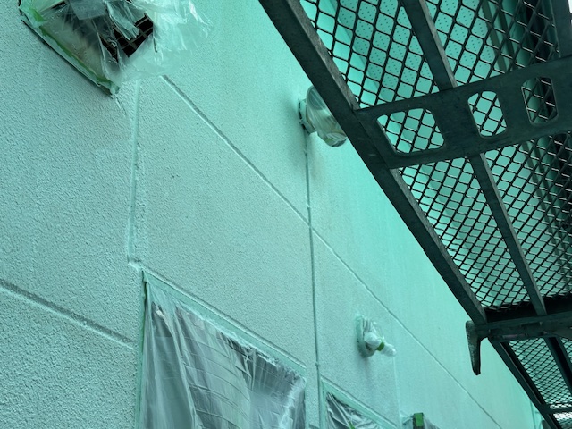 外壁下塗りが終了しました