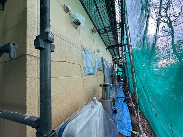 外壁中塗り塗装終了です