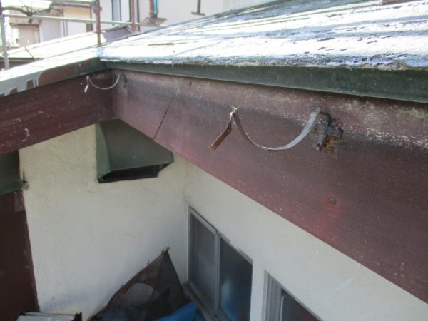 既存の軒樋を撤去しました