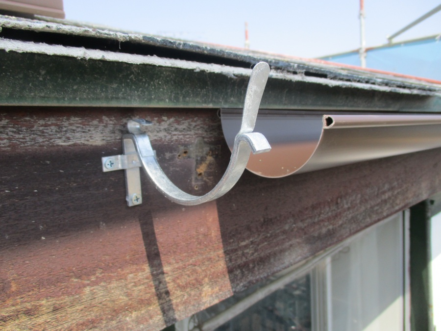 軒樋金具を移動しました
