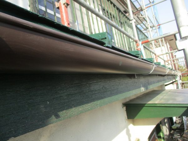 軒樋を取り付けました