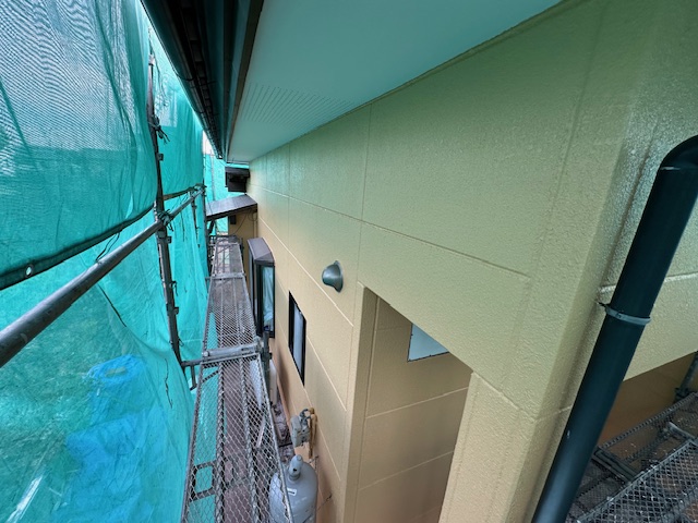 東面外壁の完工です