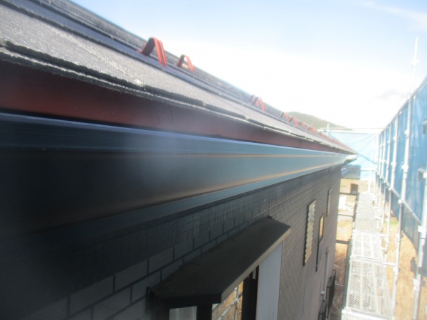 軒樋を取り付けました