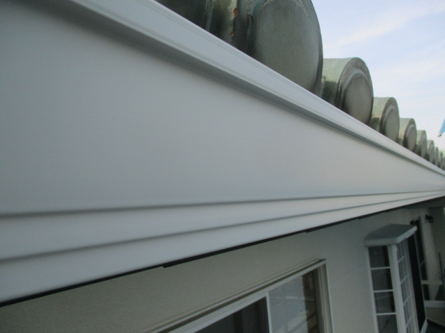 軒樋を取り付けました