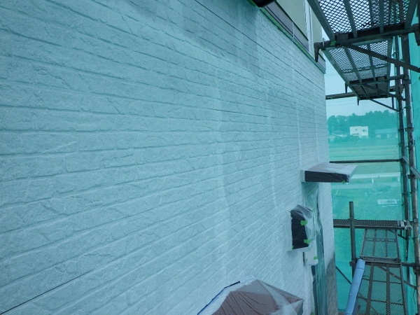 外壁面の下塗り終了です