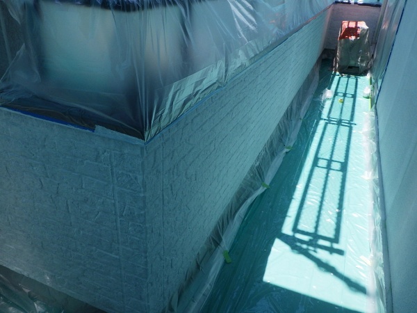 外壁面の下塗り終了です