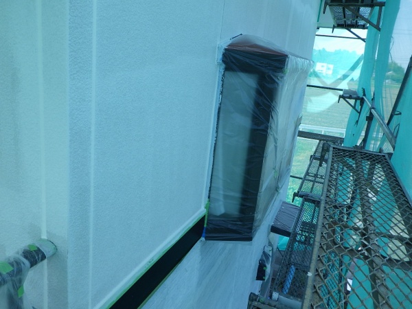 外壁面の下塗り終了です