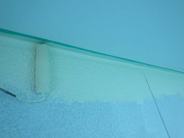 外壁面の中塗り中です