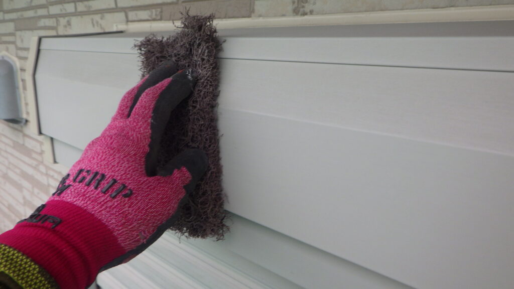 外壁板金部のケレン中です