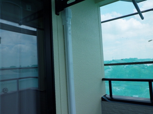 エアコンカバーの塗装です