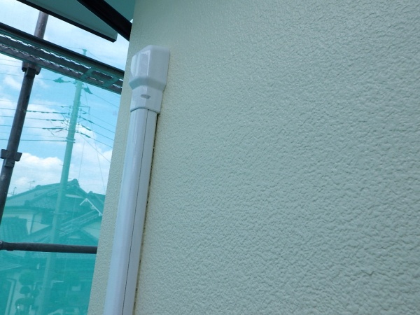 エアコンカバーの塗装です