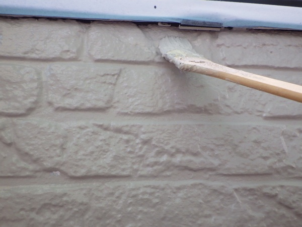 外壁面のダメ直し中です