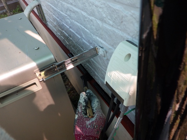 土台水切りの中塗り中です