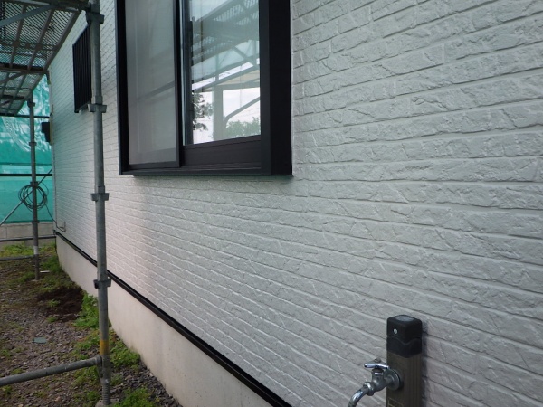 土台水切りの中塗り終了です