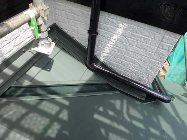 谷樋の塗装をしました