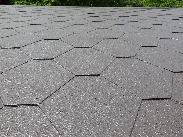 アスファルトシングル屋根の中塗り終了です