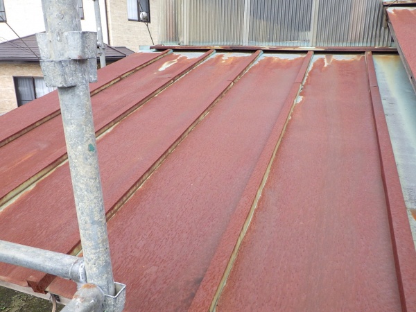 施工前の事務所屋根の状態です