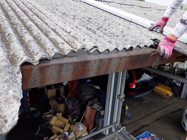 施工前のスレート屋根の状態です