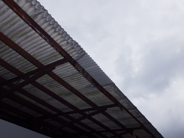 スレート屋根の補修工事が終了しました