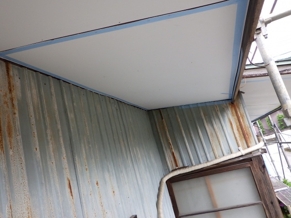 シーリング用の養生をしました