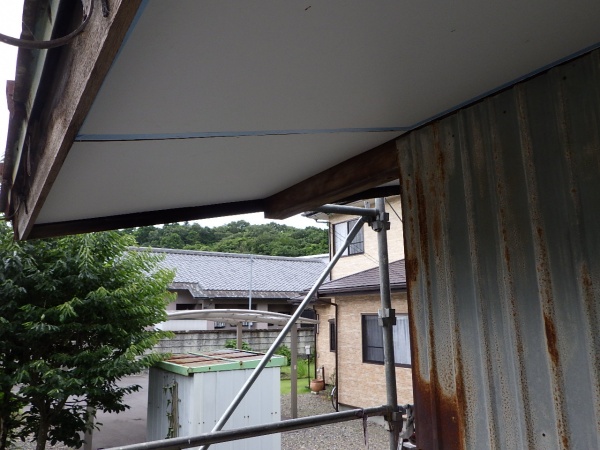 シーリング用の養生をしました