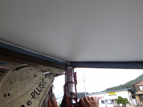 シーリング材を塗布しました