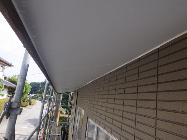 軒天重ね貼り工事が終了です