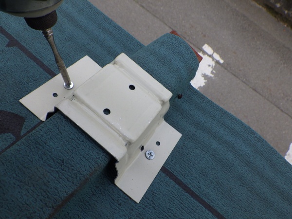 ルーフィング貼り付けと吊り子の取り付けです