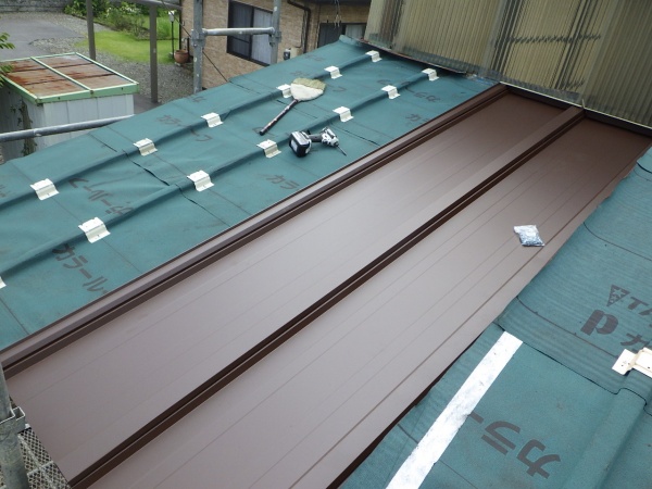 ルーフの固定中です