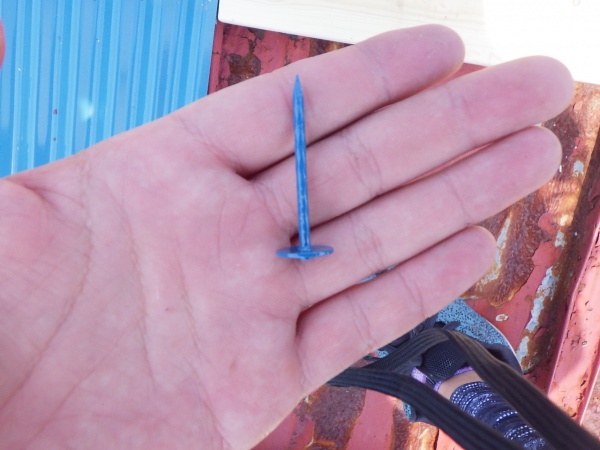 波板固定釘です