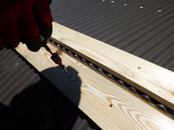 棟木の取り付け中です