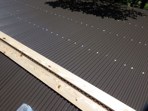 棟木の取り付け中です