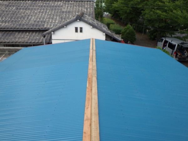 貫き板を取り付けました